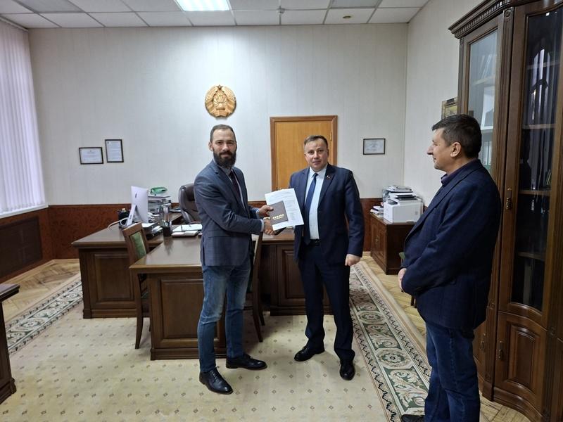 Вручение диплома об окончании аспирантуры